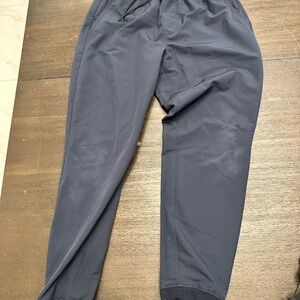 Men's Navy Jogger 3 Pants, green and black. Old navy active wear size medium